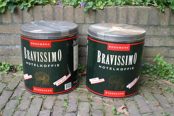 Brocante koffieblikken € 15,00