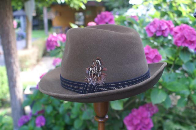 Vintage hoedje € 10,00
