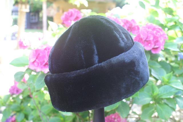 Zwart vintage hoedje. € 15,00