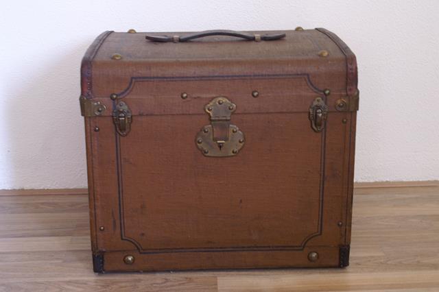 Engels hutkoffertje € 85,00