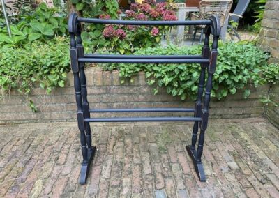 Brocante handdoekenrekje. € 25,00