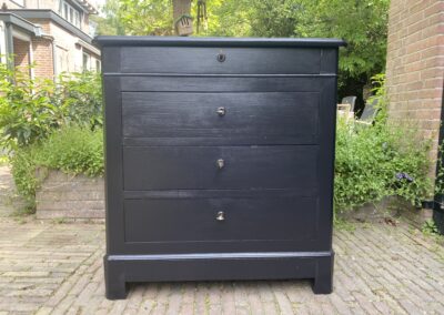 Antieke ladekast. € 245,00