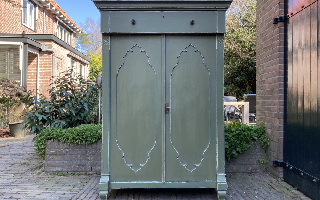 Brocante meidenkast. Verkocht.