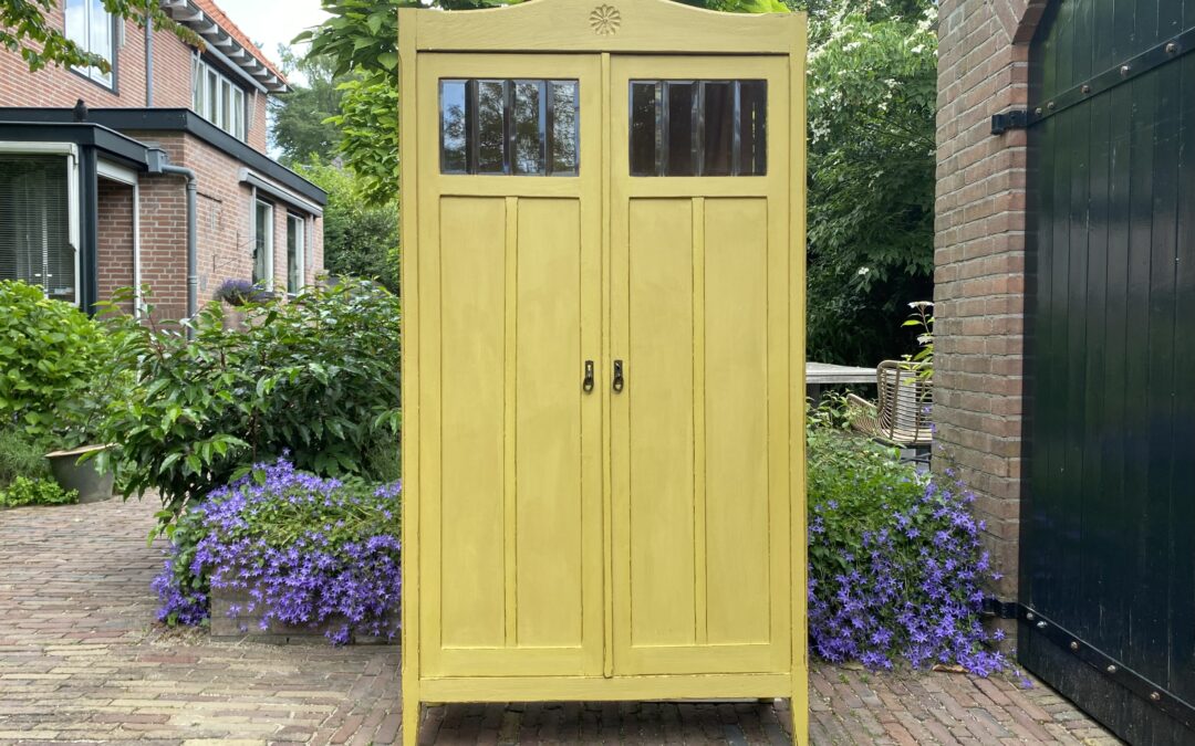 Vintage kast. € 385,00