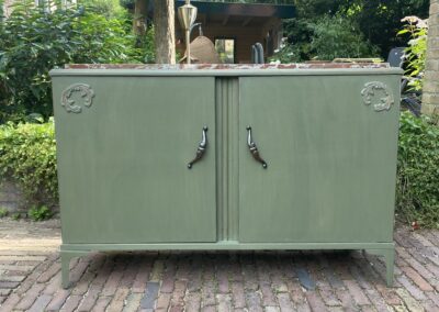 Vintage dressoir. € 285,00