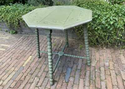 Brocante tafeltje.EUR 45,00