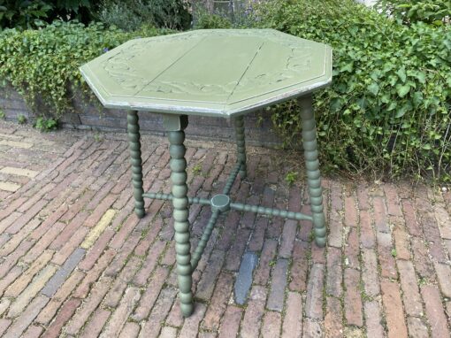 Brocante tafeltje.EUR 45,00