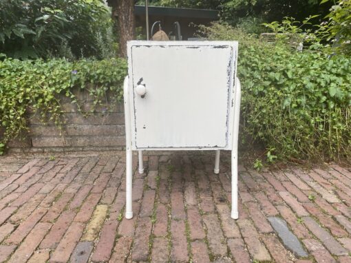 Vintage nachtkastje. € 65,00