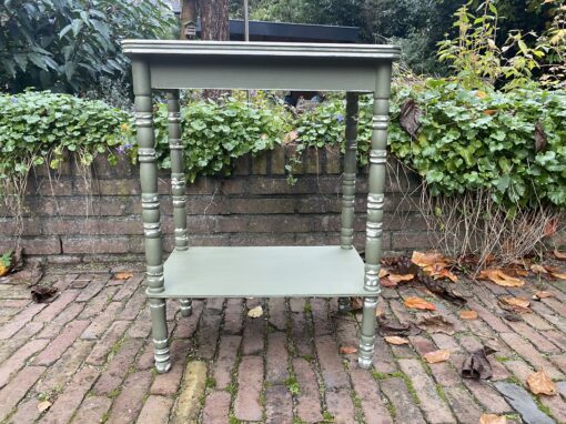 Brocante tafeltje. € 22,50