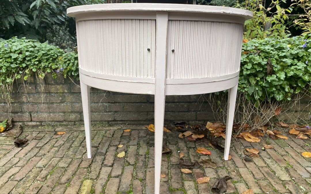 Vintage rolluikkastje. € 65,00