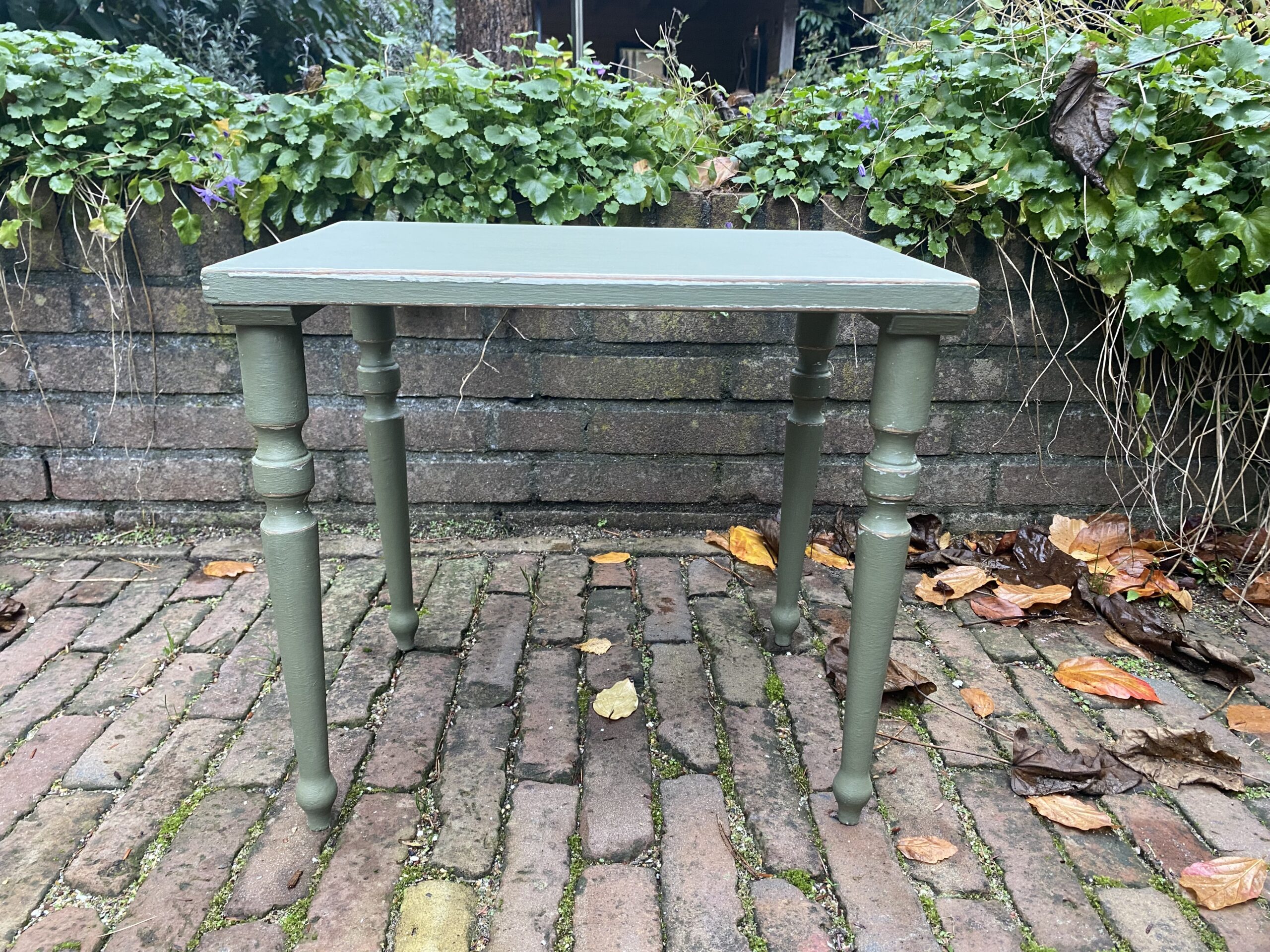 Brocante tafeltje. € 12,50