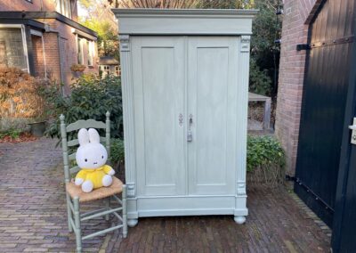 Demontabele meidenkast. € 385,00