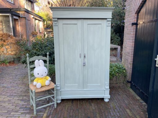 Demontabele meidenkast. € 385,00