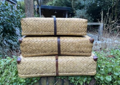 Vintage rieten manden. € 120,00