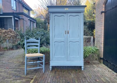 Brocante meidenkastje. € 285,00