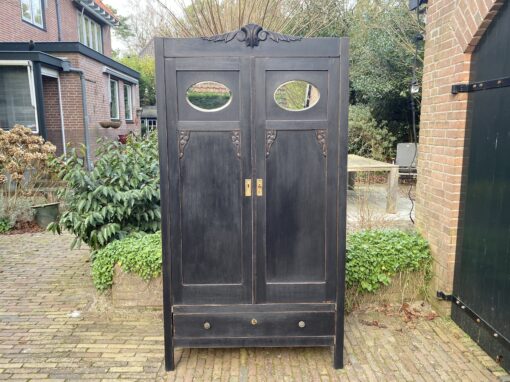 Vintage kast. € 385,00