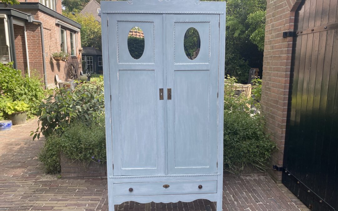 Vintage kast. € 425,00