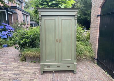 Demontabele meidenkast. € 425,00